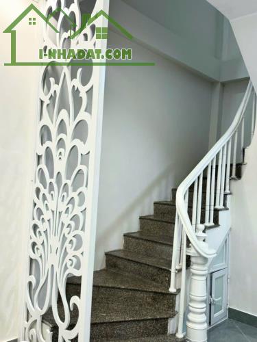 Nhà Xuân La- Tây Hồ 35M2- 5 tầng đẹp, sổ đỏ chính chủ, giá chỉ hơn 5 tỷ. - 4