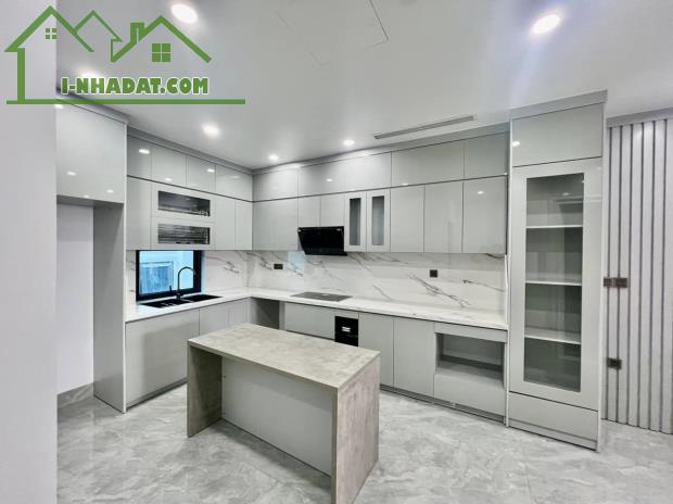 Chỉ nhỉnh 6 sở hữu nhà mới 5 tầng 4 phòng trung tâm Văn Quán Hà Đông ô tô cách nhà 20m