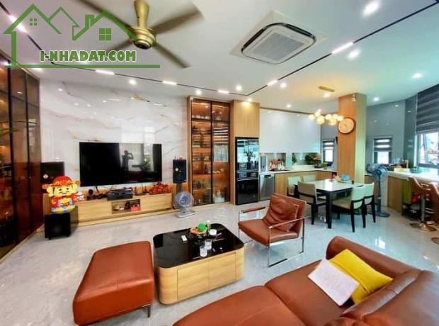 Nợ Bank bán gấp nhà mặt phố Đàm Quang Trung sầm uất gần AEON Mall 110m2 chỉ 24.89 tỷ.