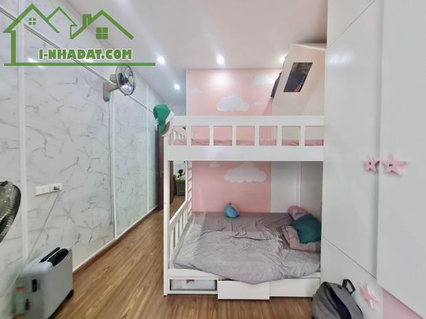 PHÂN LÔ- Ô TÔ TRÁNH Phố Nguyên Hồng 49m2/ 5Tầng chỉ 21.9 Tỷ, Cách Phố 10m-KD đỉnh - 2