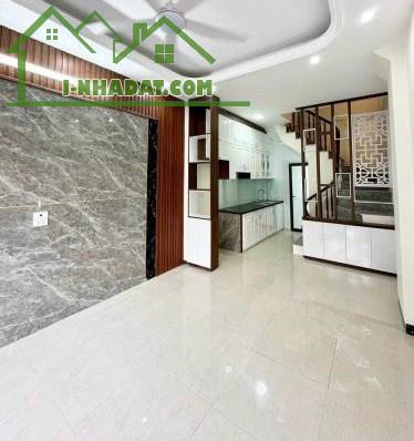 NHÀ TRUNG TÂM QUẬN 7- 3 PHÒNG NGỦ- 45M2-   HẺM XE HƠI- GIÁ NHỈNH 2 TỶ - 2