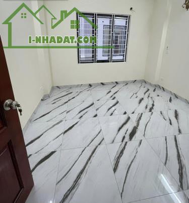 NHÀ TRUNG TÂM QUẬN 7- 3 PHÒNG NGỦ- 45M2-   HẺM XE HƠI- GIÁ NHỈNH 2 TỶ - 1