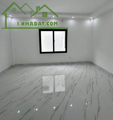 NHÀ TRUNG TÂM QUẬN 7- 3 PHÒNG NGỦ- 45M2-   HẺM XE HƠI- GIÁ NHỈNH 2 TỶ