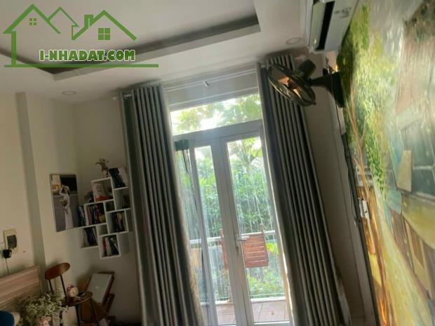 BÁN NHÀ ĐẸP LÊ VĂN VIỆT, HIỆP PHÚ, Q.9-64m2, NGANG 5,3m,  3 TẦNG, 3PN NHỈNH 5 TỶ