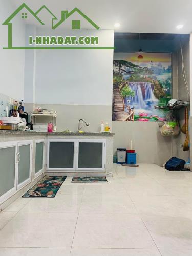 BÁN NHÀ LÊ VĂN QUỚI - NGAY BỐN XÃ - HẺM XE HƠI - 3 TẦNG 3PN 3WC - SHR - GIÁ 5,7T LH 0937.9 - 2