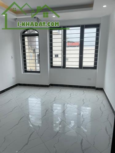 Nhà siêu đẹp phân lô cán bộ Thanh Trì 42m x 6 t ô tô tránh KD hiếm nhà bán 9.9 tỷ