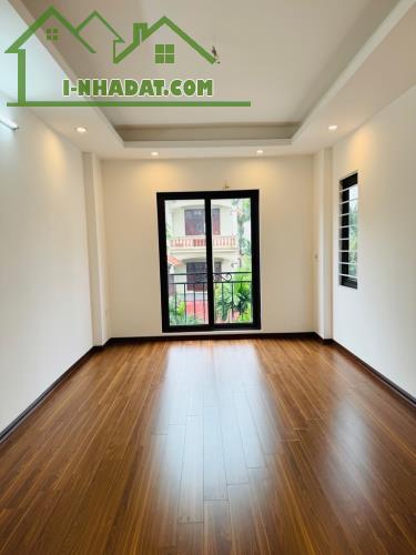 Bán nhà Việt Hưng Long Biên, 50m ra Vin Hamoney, diện tích 35m2 lô góc, giá 4 tỷ 600tr