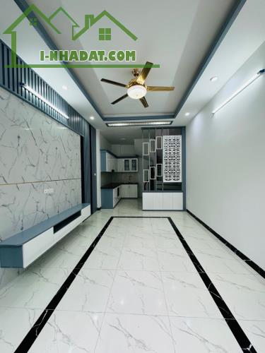 Bán nhà Việt Hưng Long Biên, 50m ra Vin Hamoney, diện tích 35m2 lô góc, giá 4 tỷ 600tr - 2
