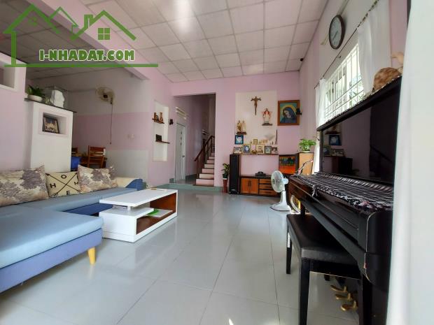 Bán nhà kiểu  Vila  2 mặt tiền đường Đặng Lộ và hẻm  Dương Vân Nga, DT 160m, giá 5 tỷ - 2