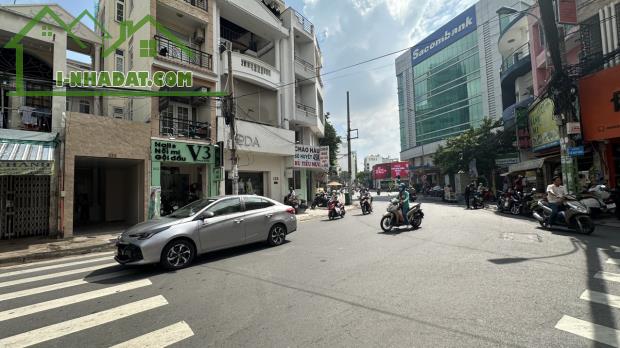 Chủ định cư nước ngoài bán gấp nhà mặt tiền đường Huỳnh Văn Bánh tp HCM - 4