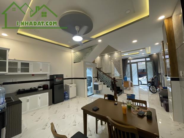 Bán nhà gần Coopmart Bình Tân, ngang 5 - nở hậu 6m - HXH - 4 tầng 54m2, nhỉnh 4 tỷ - 3