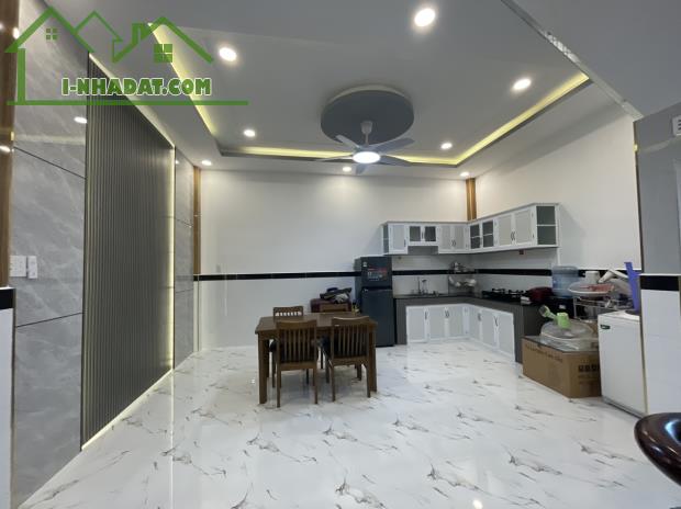 Bán nhà gần Coopmart Bình Tân, ngang 5 - nở hậu 6m - HXH - 4 tầng 54m2, nhỉnh 4 tỷ - 1