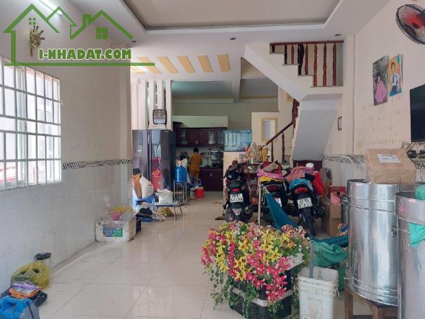 Nhà đẹp ở ngay Lưu Hữu Phước 86m2, 3T, SHR, hoàn công đủ, chỉ 5.2 tỷ.