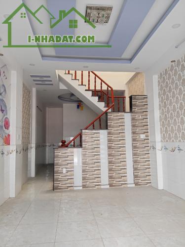 Nhà sổ riêng thổ cư 2.58 tỷ/64 m2 , sân ô tô, đường nhựa 6m - 4