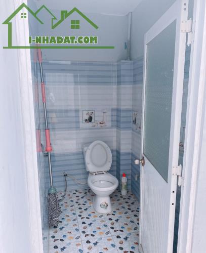 Bán gấp nhà Hóc Môn 900tr mặt tiền đường  xã Xuân Thới Đông, diện tích 94,6 m2. - 2