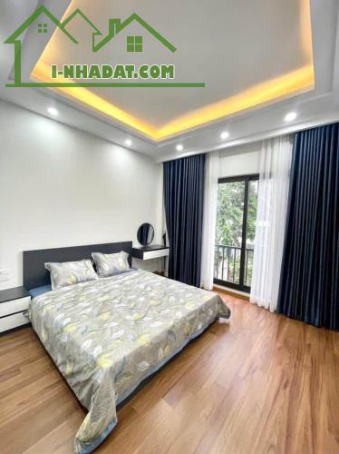 Bán Nhà Ngõ 370 Nguyễn Văn Cừ, Bồ Đề, 30m2, 5 Tầng, Ô Tô, Full Đồ, 5 Tỷ hơn - 2