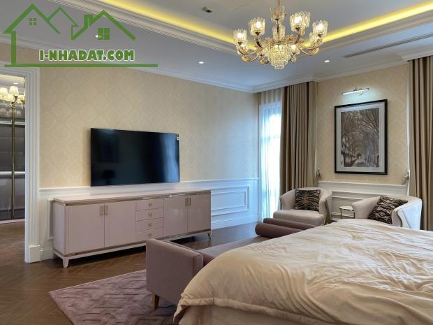 CỰC HIẾM DUY NHẤT LÔ GÓC PHỐ NGUYỄN VĂN CỪ,90M X 5 TẦNG,FULL NỘI THẤT NHẬP KHẨU CHÂU ÂU.