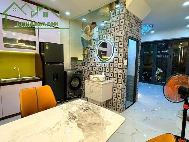 CHỈ 4TY99 CÓ HỘ KHẨU QUẬN 3 NGAY COOPMART RẠCH MIỄU LÊ VĂN SỸ PHƯỜNG 12 QUẬN 3 - NHÀ MỚI - 2