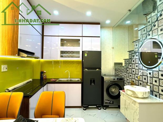 CHỈ 4TY99 CÓ HỘ KHẨU QUẬN 3 NGAY COOPMART RẠCH MIỄU LÊ VĂN SỸ PHƯỜNG 12 QUẬN 3 - NHÀ MỚI - 1