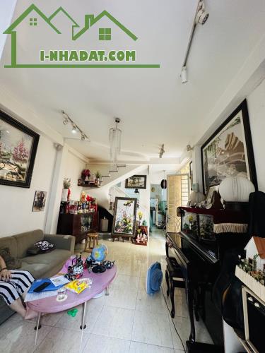 PHÚ NHUẬN - SÁT MẶT TIỀN - 46M2 - LÔ GÓC THOÁNG MÁT - 5.X TỶ