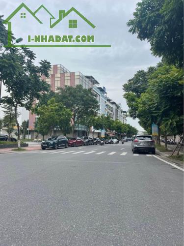 Bán nhà mặt Phố Lâm Hạ 260m2, 6 tầng nổi,1 hầm 3 mt vỉa hè, kinh doanh đẳng cấp chỉ 124 Tỷ - 2