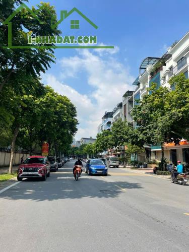 Bán nhà mặt Phố Lâm Hạ 260m2, 6 tầng nổi,1 hầm 3 mt vỉa hè, kinh doanh đẳng cấp chỉ 124 Tỷ