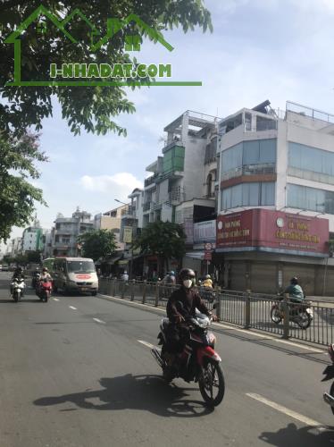 Bán BUILDING MẶT TIỀN KD đường Bà Huyện Thanh Quan,Q.3,DT:11mx15m,KC:HẦM,9 lầu,THANG