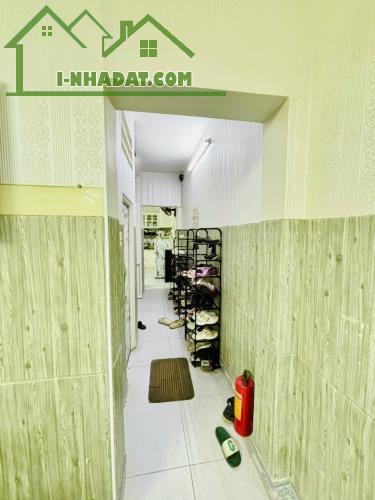 HẺM XE TẢI CÁCH 1 CĂN - 56M2 - NỞ HẬU - CHDV DÒNG TIỀN 28 TRIỆU/ THÁNG - CHỈ NHỈNH 5 TỶ