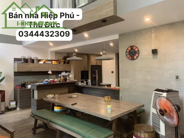 Chủ ngộp 12 tỷ — Biệt thự Hiệp Phú — Quận 9 cũ — 5 tầng thang máy — Ngang 8m - 2