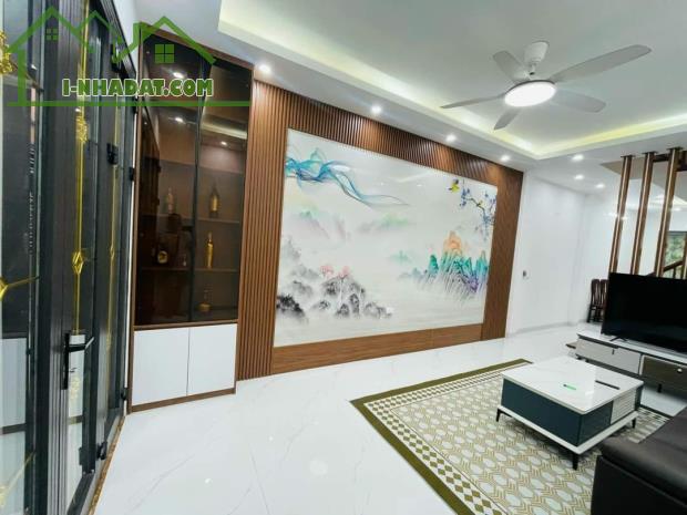 SIÊU PHẨM - Bán nhà phân lô  Lê Trọng Tấn, Thanh Xuân:  DT: 42m, 5 tầng. Giá:  8,4 tỷ - 2