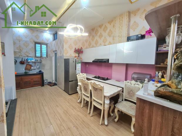 NHÀ ĐẸP HẺM OTO 52m2 4,2x12 GẦN PHẠM VĂN ĐỒNG. GIÁ 4 TỶ 950 BAO SANG TÊN - 4