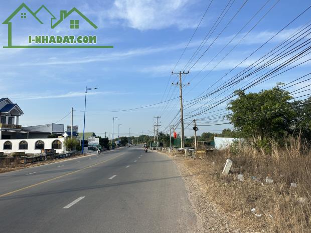 Bán 5800m2 đất Nguyễn Chí Thanh - TX LaGi 600m2 ONT HẠ GIÁ 40% 400tr/m ngang - 1