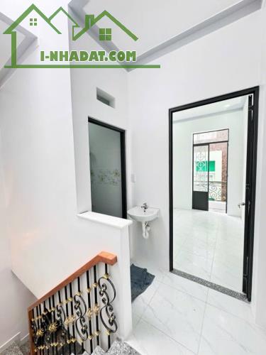 NHÀ 2 TẦNG ĐẸP LUNG LINH  - 32M2 - VỊ TRÍ ĐẸP GIÁP TÂN PHÚ GẦN CHỢ BÌNH LONG - CHỈ HƠN 3TỶ