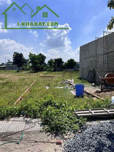 Còn đúng 1 nền 2 mặt tiền trước sau. 90m2, ngang 6m dài 16m. đường 8m. - 4