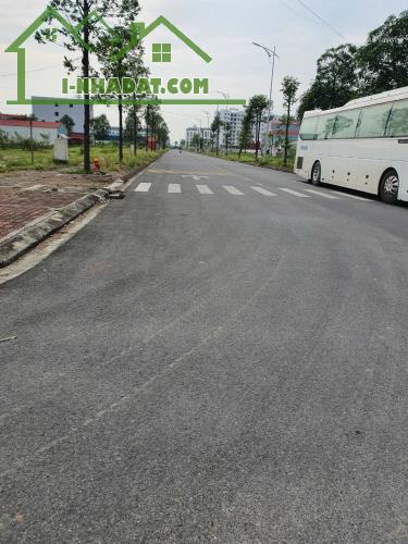 Bán Nhà KĐT Yên Trung thụy hòa Yên Phong 100m2 x 3 tầng full đồ đường 20m via hè giá 2,99t