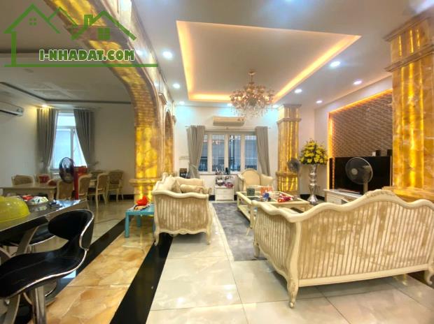 MẶT TIỀN CỬU LONG - KHU VIP SÂN BAY - BIỆT THỰ BỀ THẾ CÓ THANG MÁY - 330M2 GIÁ CHỈ 70 TỶ - 3