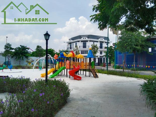 Căn góc mới ngay ngã tư 120m2 gần phường, trường, trạm, chợ,đối diện công viên - 1