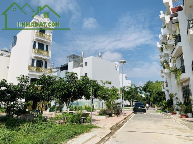Nhà Đẹp Mới Xây Chợ Bình Thành 4x13m 4 Tầng Khu Đồng Bộ Giá Tốt 5 Tỷ LH: 0813123205 - 1