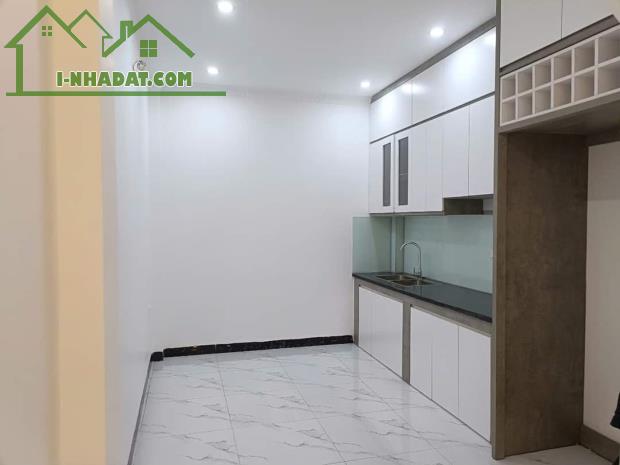 Nhà vip phố Trạm LB 44m2 x 4T mới tinh 5 ngủ ở ngay, gần vườn hoa, đi bộ ra Aeon. 6,5tỷ - 2