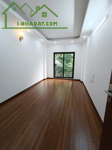 Nhà vip phố Trạm LB 44m2 x 4T mới tinh 5 ngủ ở ngay, gần vườn hoa, đi bộ ra Aeon. 6,5tỷ
