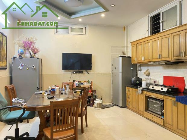 Bán nhà Phân Lô Quân Đội đường Lê Trọng Tấn, Thanh Xuân. DT: 58m, 5T. MT: 5m. Giá: 9 ty - 2
