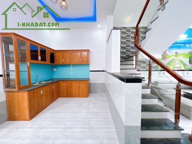 Nhà 1 lầu, sân thượng ngay Lê Trọng Tấn, Bình Tân - SHR. Giá: 2 Tỷ730 Còn Bớt. - Kết cấu: - 3