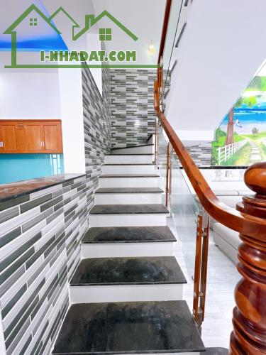 Nhà 1 lầu, sân thượng ngay Lê Trọng Tấn, Bình Tân - SHR. Giá: 2 Tỷ730 Còn Bớt. - Kết cấu: - 2