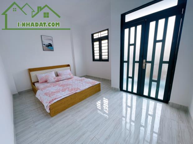 Nhà 1 lầu, sân thượng ngay Lê Trọng Tấn, Bình Tân - SHR. Giá: 2 Tỷ730 Còn Bớt. - Kết cấu: - 1