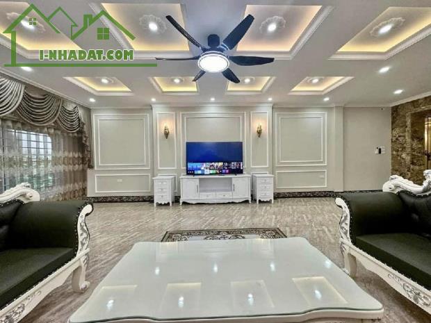 Bán nhà phân lô Nguyễn Chí Thanh, ô tô vào nhà, thoáng 2 mặt trước sau. Giá 18.7 tỷ - 2