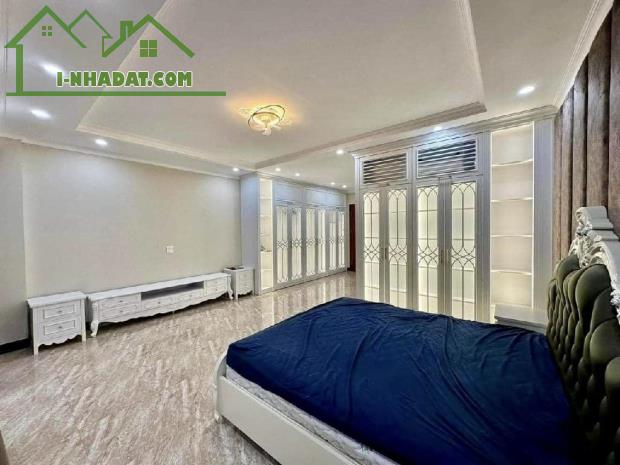 Bán nhà phân lô Nguyễn Chí Thanh, ô tô vào nhà, thoáng 2 mặt trước sau. Giá 18.7 tỷ - 5