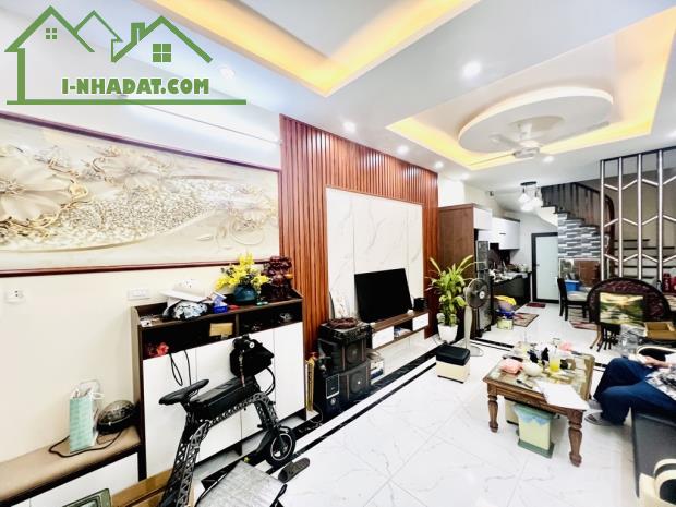 NHÀ ĐẸP, THANG MÁY, Ô TÔ, 65M2 5 TẦNG 7,5 Tỷ - 2