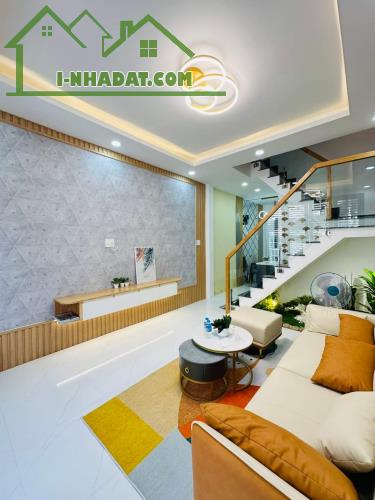Cần tiền bán gấp căn nhà Đường 3 Tháng 2, Quận 10. Giá chỉ 2tỷ470 (TL). Sổ hồng riêng - 5