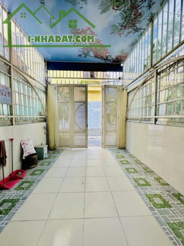 Nhà hẻm xe hơi , 61m2 , 2 lầu , Phú Nhuận , giá 7.5 tỷ .