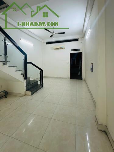 Cho Thuê Nhà Mặt Tiền 228 Cộng Hoà, Phường 12, Tân Bình - 1